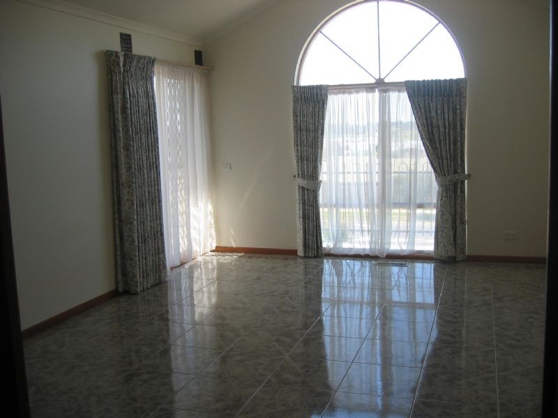 48 Keppel Drive, Hallam VIC 3803