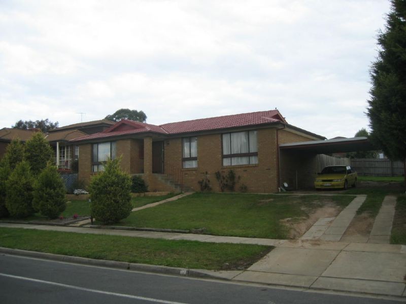 12 WILLOW DRIVE, Hampton Park VIC 3976