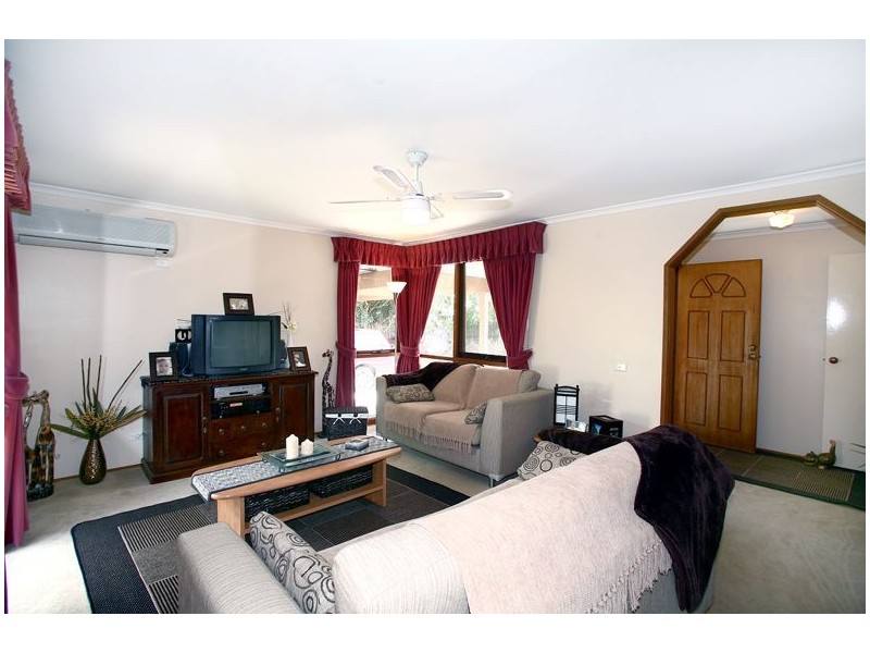 4 Owens Court, Hampton Park VIC 3976