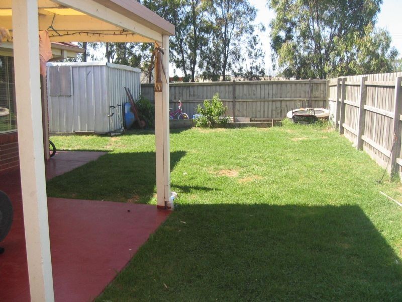 12 Dutton Close, Lynbrook VIC 3975