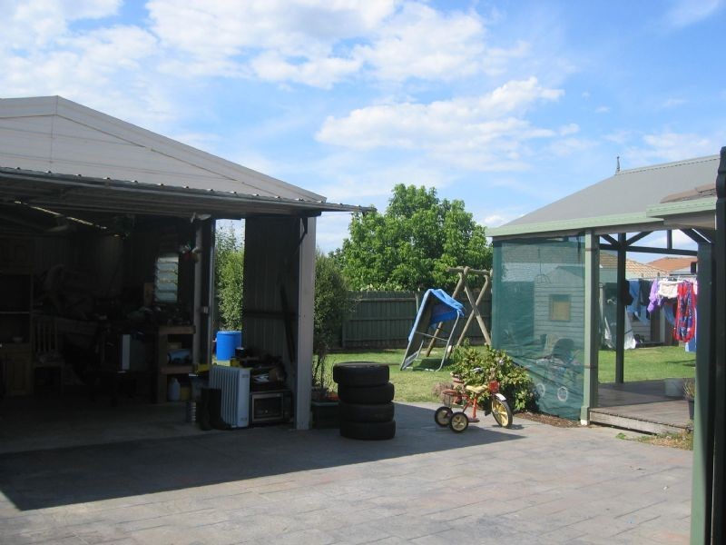 82 Oaktree Drive, Hampton Park VIC 3976