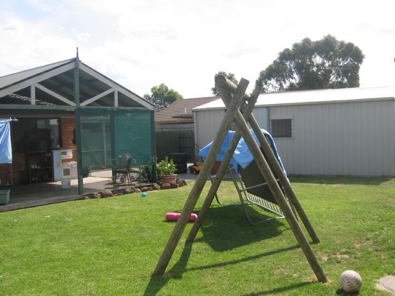 82 Oaktree Drive, Hampton Park VIC 3976