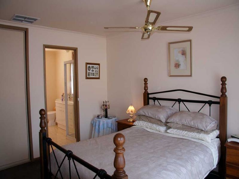 10 Pioneer Place, Hampton Park VIC 3976