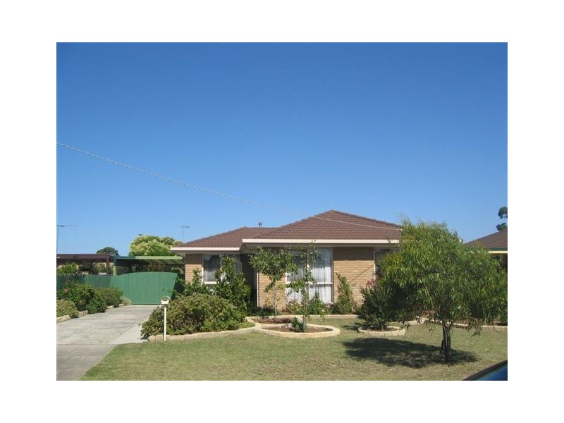 9 Sapphire Drive, Hampton Park VIC 3976