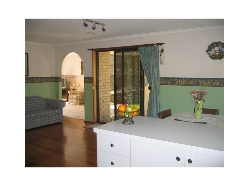 9 Sapphire Drive, Hampton Park VIC 3976