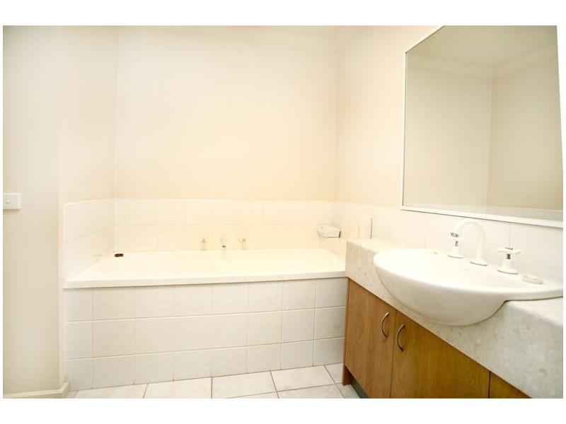 15/4 Paydon Way, Hampton Park VIC 3976