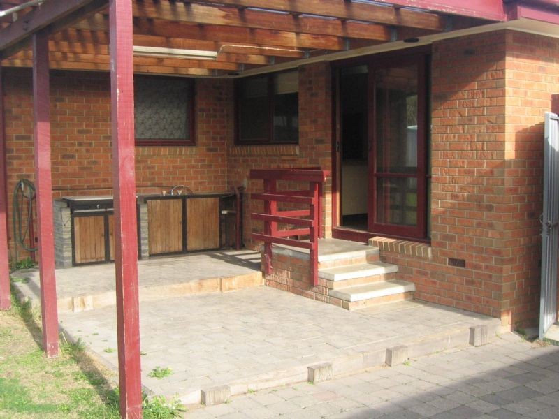 4 Denver Court, Hampton Park VIC 3976