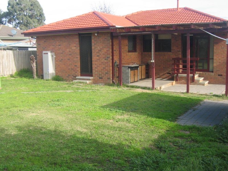 4 Denver Court, Hampton Park VIC 3976