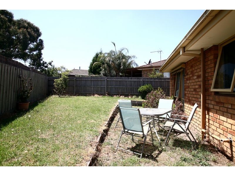 1/20 Carmen Court, Hampton Park VIC 3976