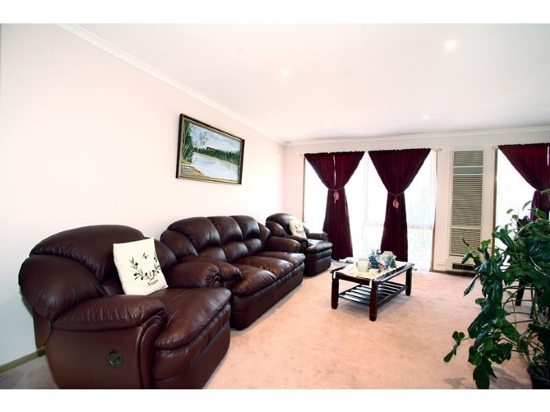 13 Ralph Crescent, Hampton Park VIC 3976