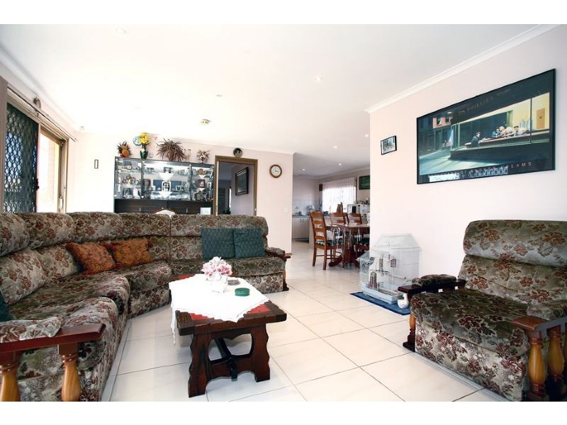 13 Ralph Crescent, Hampton Park VIC 3976