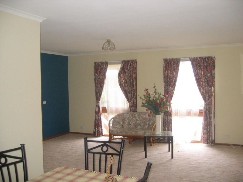 33 Justin Circuit, Hampton Park VIC 3976