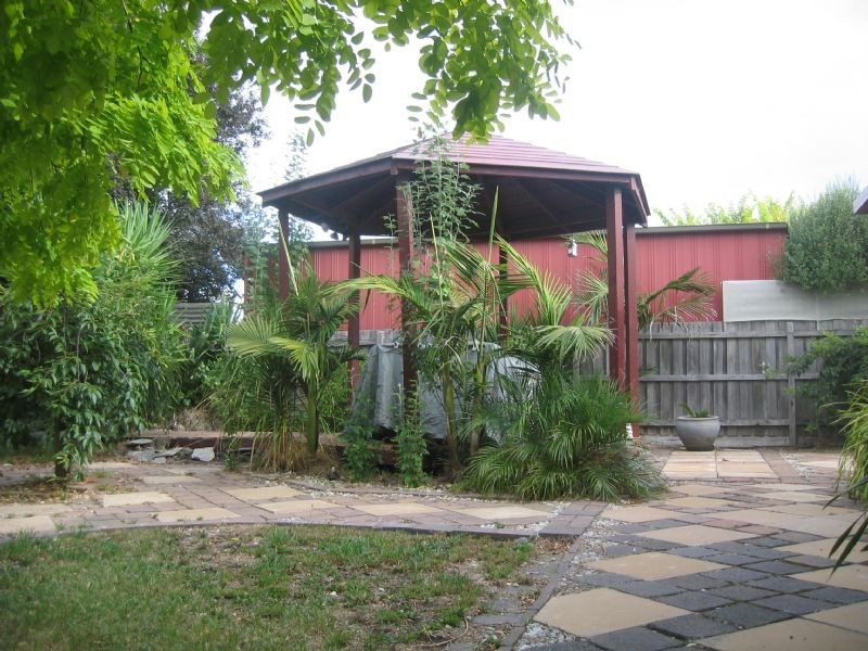 12 Kong Court, Hampton Park VIC 3976