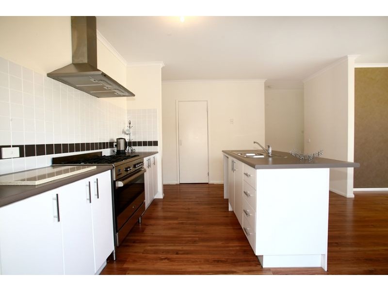 12 Charlwood Close, Lynbrook VIC 3975