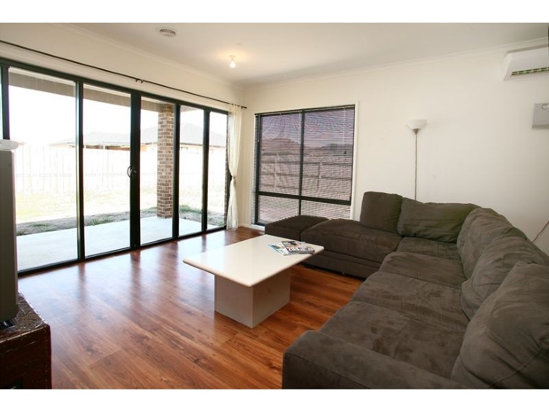 12 Charlwood Close, Lynbrook VIC 3975