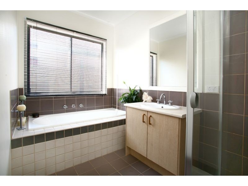 12 Charlwood Close, Lynbrook VIC 3975