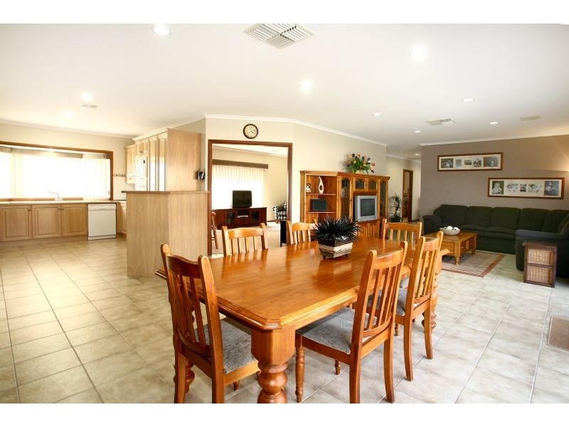 19 Michelle Drive, Hampton Park VIC 3976