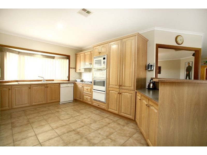 19 Michelle Drive, Hampton Park VIC 3976