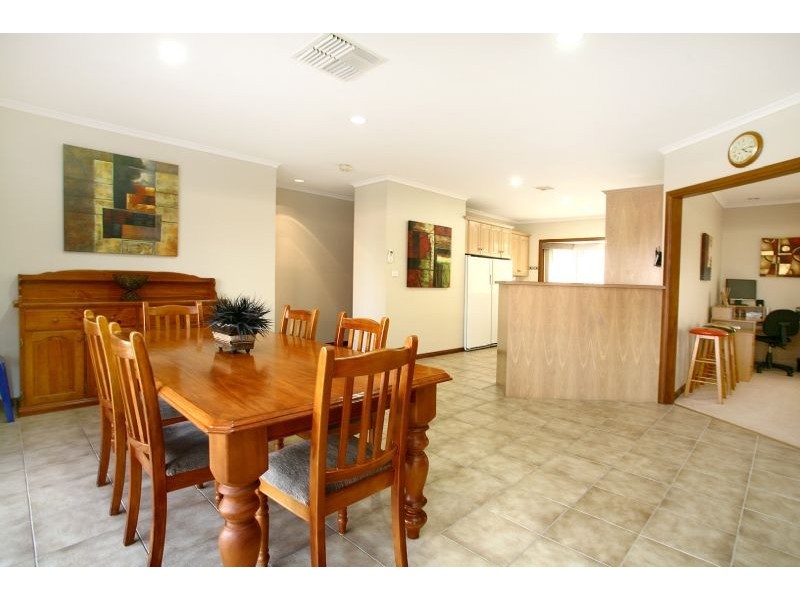 19 Michelle Drive, Hampton Park VIC 3976