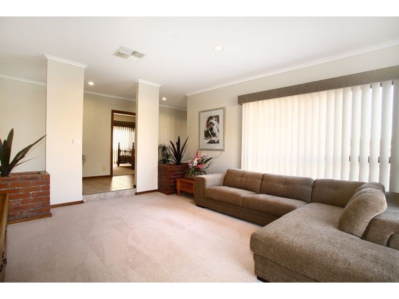 19 Michelle Drive, Hampton Park VIC 3976