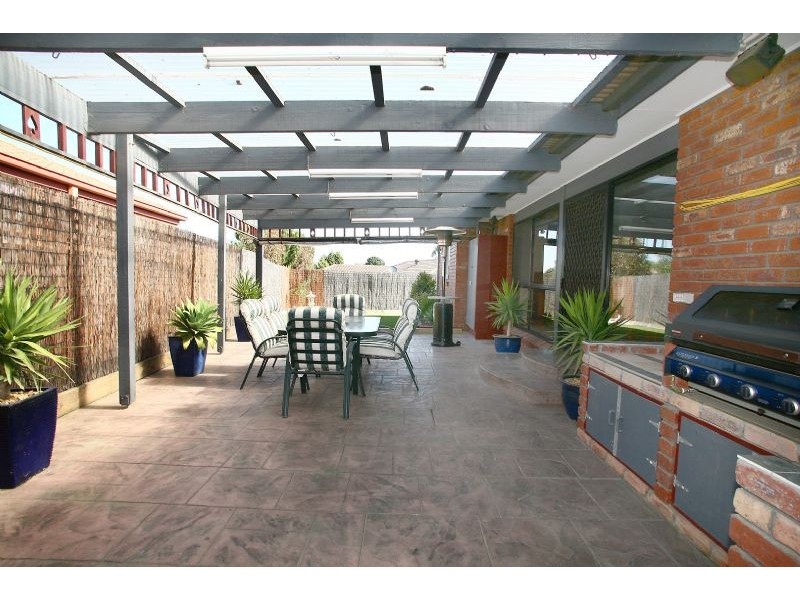 19 Michelle Drive, Hampton Park VIC 3976