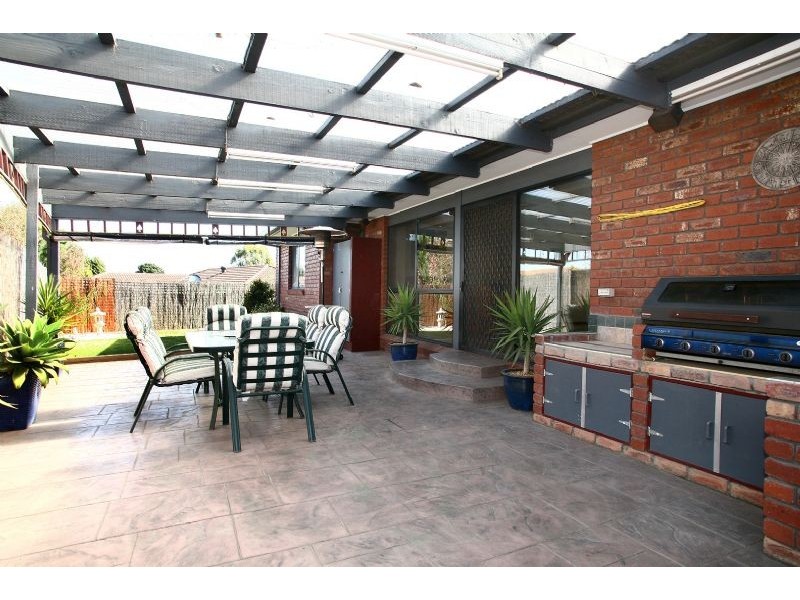 19 Michelle Drive, Hampton Park VIC 3976