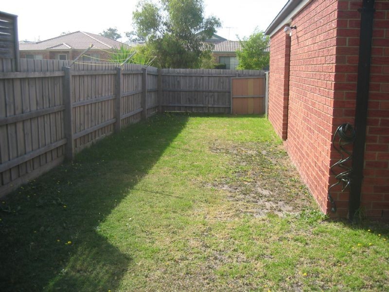 2 The Glade, Hampton Park VIC 3976