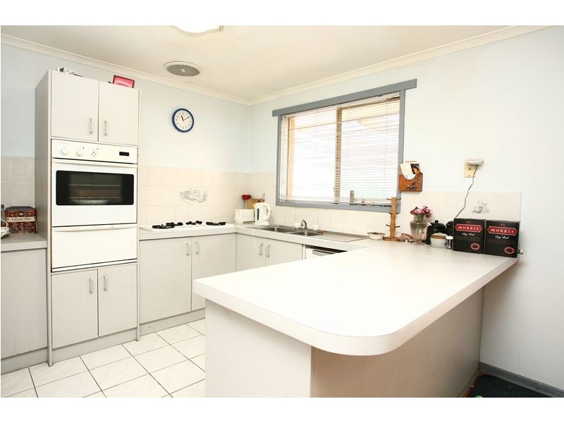 16 Amber Drive, Hampton Park VIC 3976