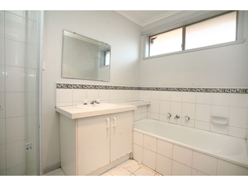 16 Amber Drive, Hampton Park VIC 3976