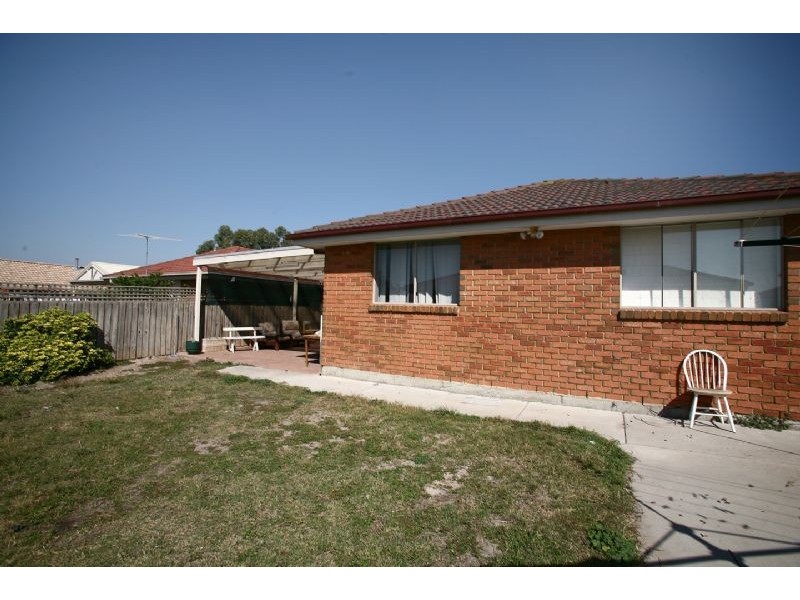 16 Amber Drive, Hampton Park VIC 3976
