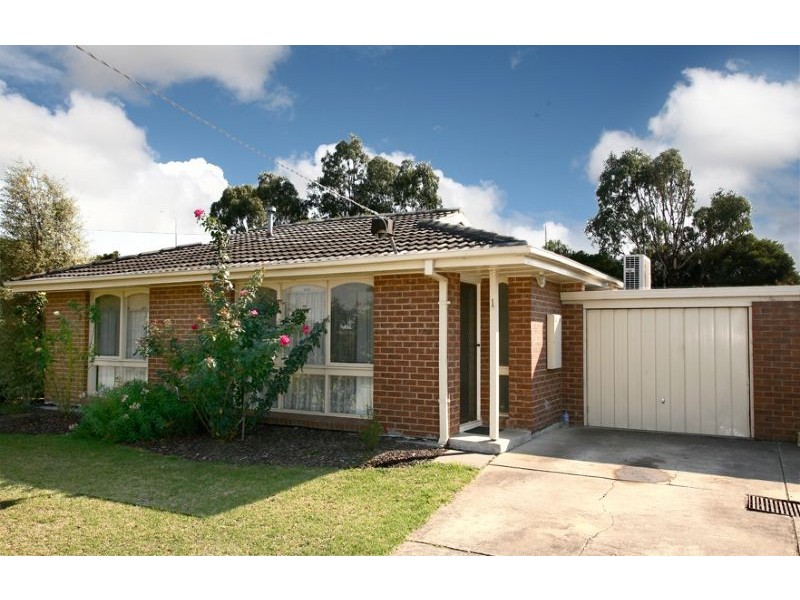 1/2 Robjant, Hampton Park VIC 3976