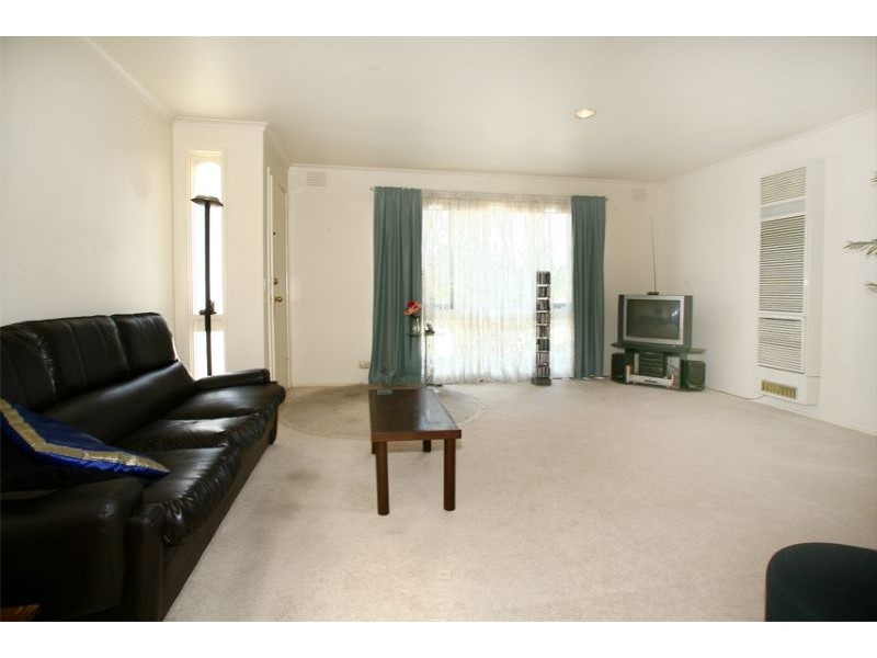 1/2 Robjant, Hampton Park VIC 3976