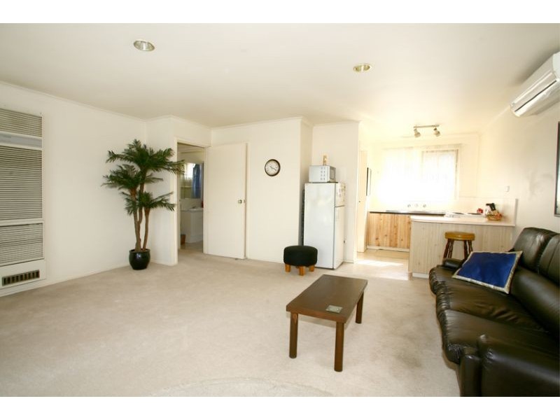 1/2 Robjant, Hampton Park VIC 3976