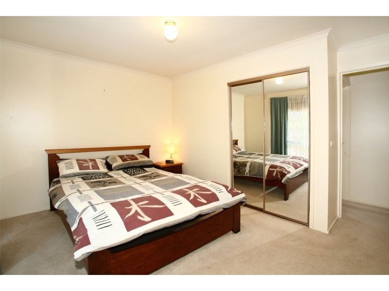 1/2 Robjant, Hampton Park VIC 3976