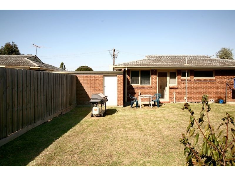 1/2 Robjant, Hampton Park VIC 3976