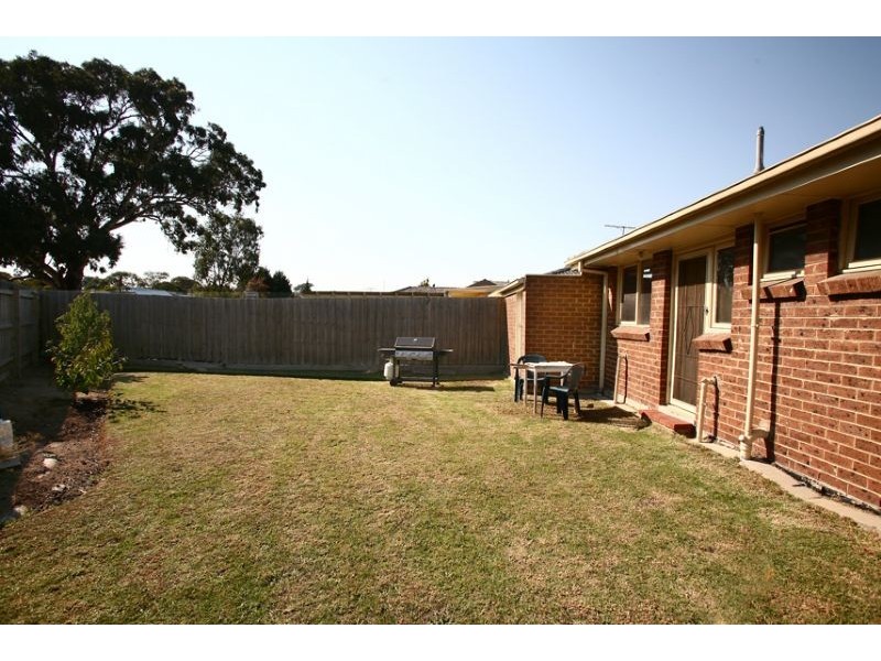 1/2 Robjant, Hampton Park VIC 3976