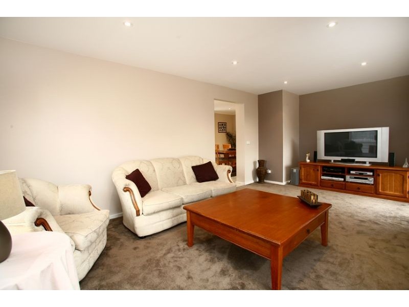 32 Greenvalley Crescent, Hampton Park VIC 3976