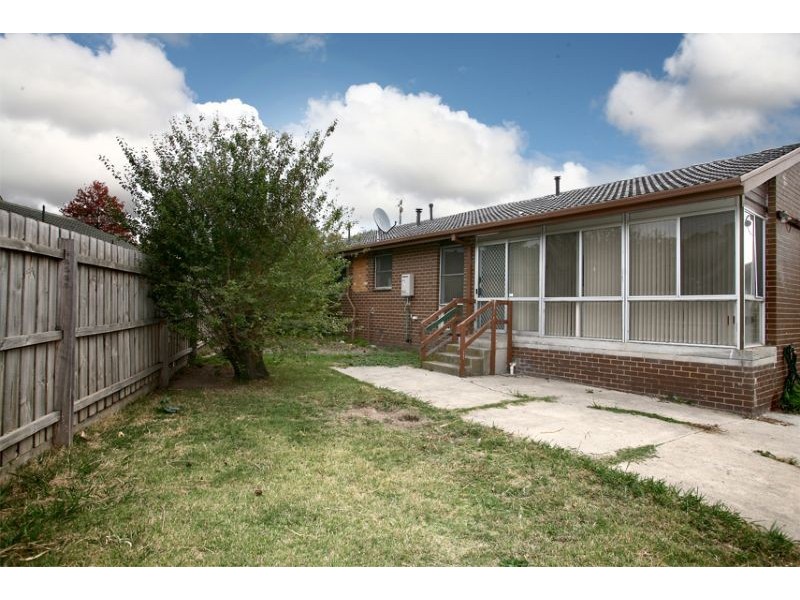 32 Greenvalley Crescent, Hampton Park VIC 3976