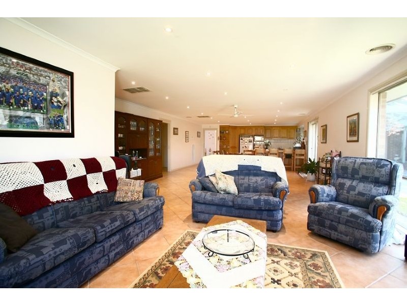 36 Bluerange Crescent, Lynbrook VIC 3975