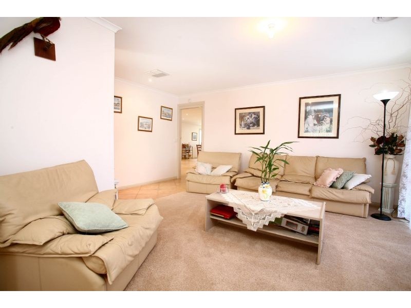 36 Bluerange Crescent, Lynbrook VIC 3975