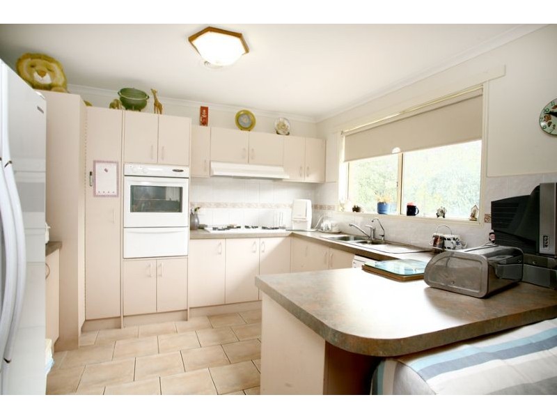 11 Donegal Way, Hampton Park VIC 3976