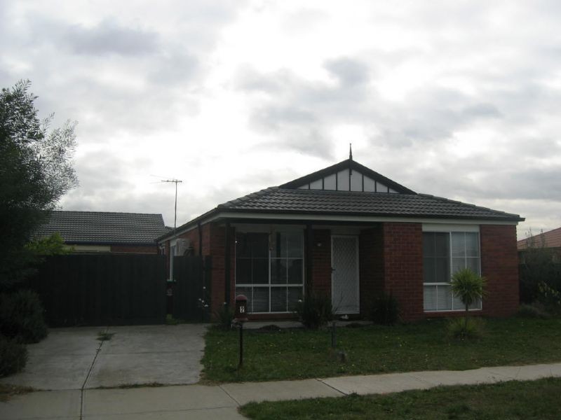 2 The Glade, Hampton Park VIC 3976
