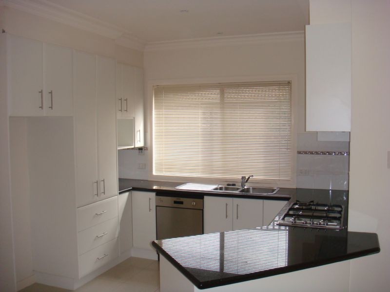 2/135 Hinrichsen Drive, Hallam VIC 3803