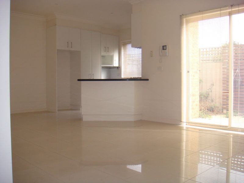 2/135 Hinrichsen Drive, Hallam VIC 3803