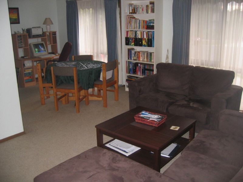 8 Denver Court, Hampton Park VIC 3976