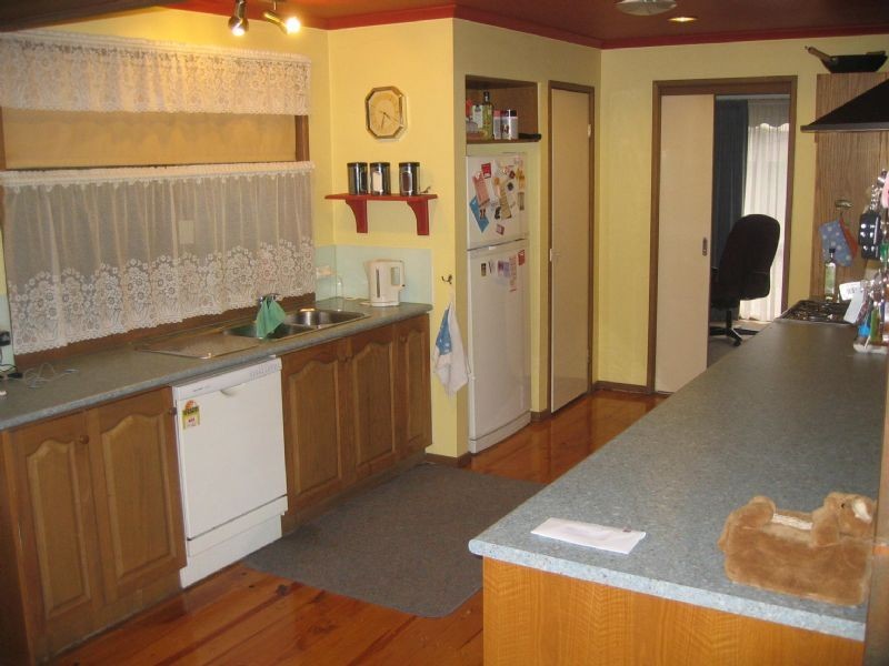 8 Denver Court, Hampton Park VIC 3976