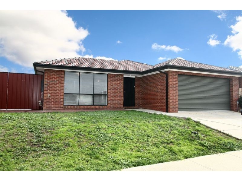 35 KAROONDA WAY, Hampton Park VIC 3976
