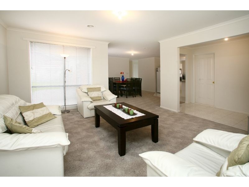 35 KAROONDA WAY, Hampton Park VIC 3976