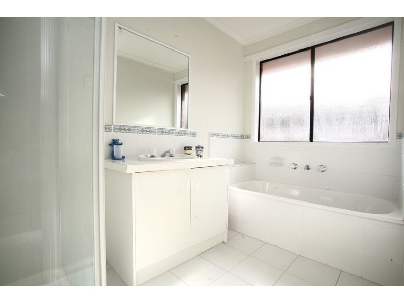 35 KAROONDA WAY, Hampton Park VIC 3976