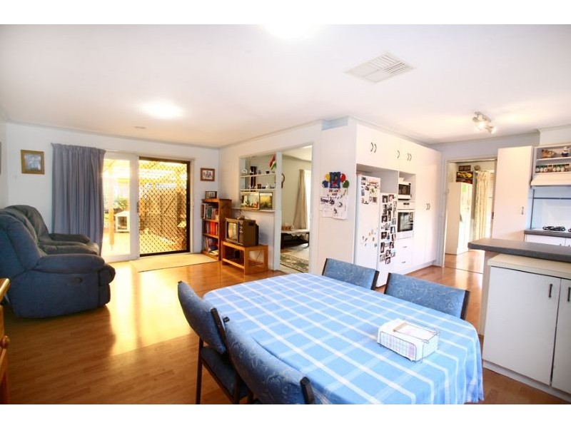 13 Isaac Edey Place, Hampton Park VIC 3976